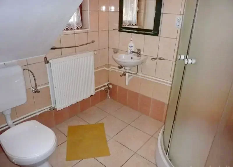 Sub Cetate Cazare | Sat de vacanță (K1139-17) Imaginea poate fi supusă drepturilor de autor. Se recomandă contactarea titularului drepturilor.