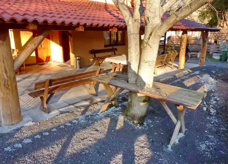 Sub Cetate Cazare | Sat de vacanță (K1139-23) Imaginea poate fi supusă drepturilor de autor. Se recomandă contactarea titularului drepturilor.