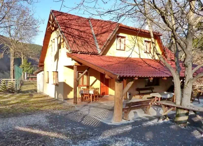 Sub Cetate Cazare | Sat de vacanță (K1139-30) Imaginea poate fi supusă drepturilor de autor. Se recomandă contactarea titularului drepturilor.