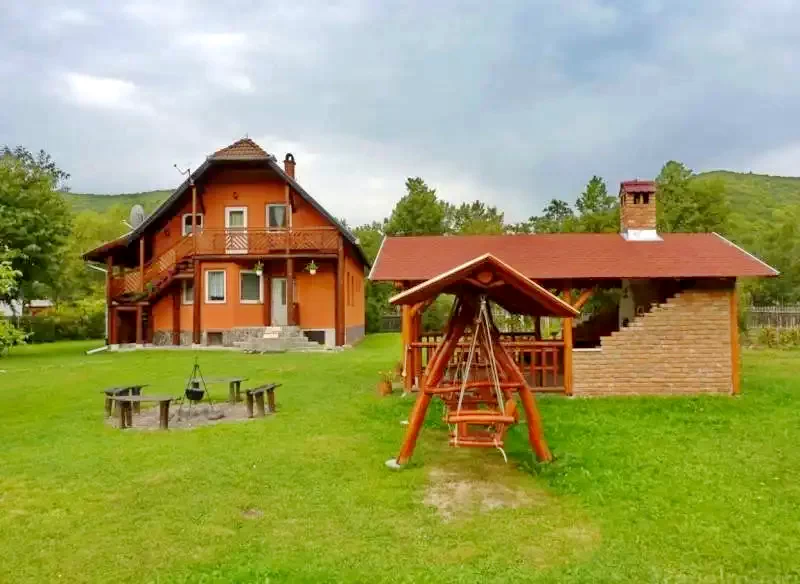 Sub Cetate Cazare | Cabană (K1140-1) Imaginea poate fi supusă drepturilor de autor. Se recomandă contactarea titularului drepturilor. Sub Cetate Cazare | Cabană (K1140-1) Imaginea poate fi supusă drepturilor de autor. Se recomandă contactarea titularului drepturilor.