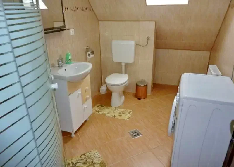 Sub Cetate Cazare | Cabană (K1140-8) Imaginea poate fi supusă drepturilor de autor. Se recomandă contactarea titularului drepturilor. Sub Cetate Cazare | Cabană (K1140-8) Imaginea poate fi supusă drepturilor de autor. Se recomandă contactarea titularului drepturilor.