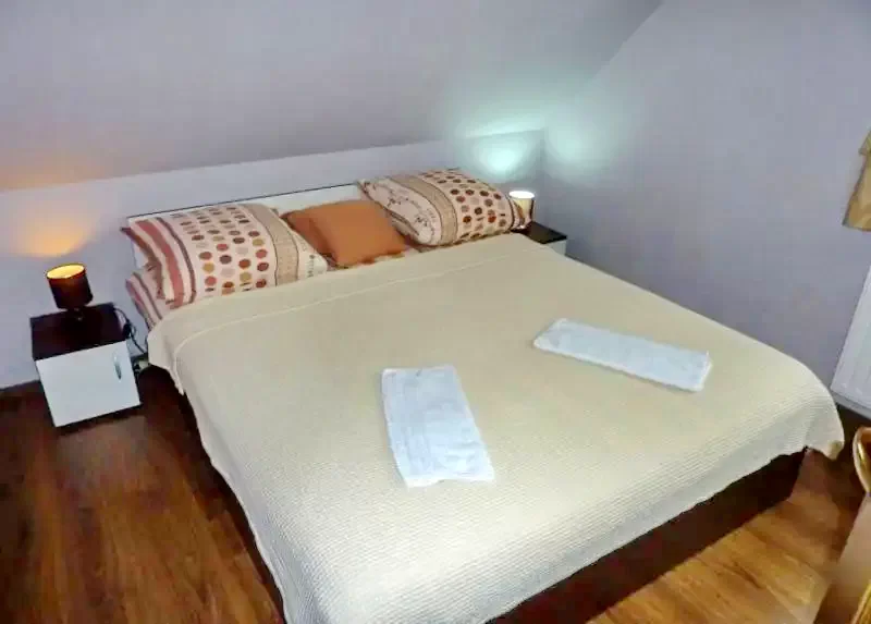 Sub Cetate Cazare | Cabană (K1140-9) Imaginea poate fi supusă drepturilor de autor. Se recomandă contactarea titularului drepturilor. Sub Cetate Cazare | Cabană (K1140-9) Imaginea poate fi supusă drepturilor de autor. Se recomandă contactarea titularului drepturilor.