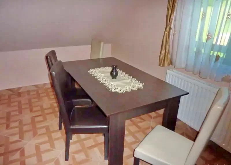 Zeteváralja Szállás | Kulcsosház (K1140-16) A kép szerzői jogvédelem alatt állhat. Javasolt a kapcsolatfelvétel a jog tulajdonossal. Zeteváralja Szállás | Kulcsosház (K1140-16) A kép szerzői jogvédelem alatt állhat. Javasolt a kapcsolatfelvétel a jog tulajdonossal.