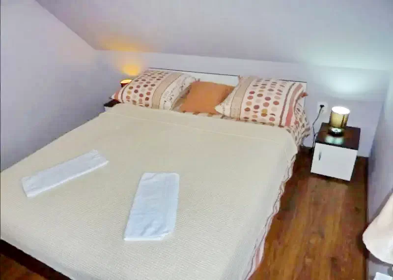 Sub Cetate Cazare | Sat de vacanță (K1140-18) Imaginea poate fi supusă drepturilor de autor. Se recomandă contactarea titularului drepturilor.