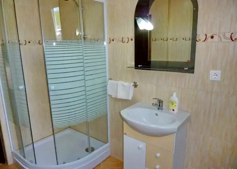 Sub Cetate Cazare | Cabană (K1140-20) Imaginea poate fi supusă drepturilor de autor. Se recomandă contactarea titularului drepturilor. Sub Cetate Cazare | Cabană (K1140-20) Imaginea poate fi supusă drepturilor de autor. Se recomandă contactarea titularului drepturilor.