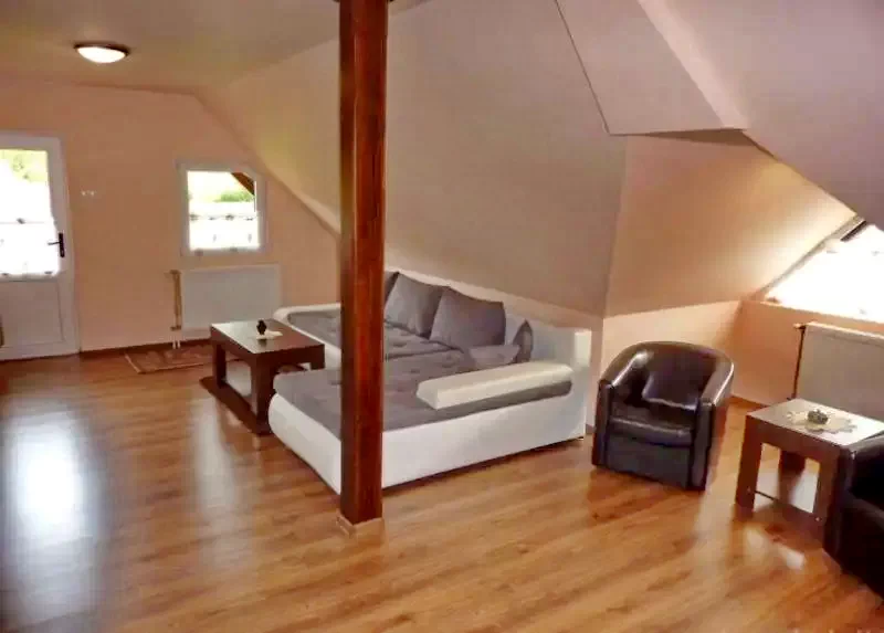 Zeteváralja Szállás | Kulcsosház (K1140-21) A kép szerzői jogvédelem alatt állhat. Javasolt a kapcsolatfelvétel a jog tulajdonossal. Zeteváralja Szállás | Kulcsosház (K1140-21) A kép szerzői jogvédelem alatt állhat. Javasolt a kapcsolatfelvétel a jog tulajdonossal.