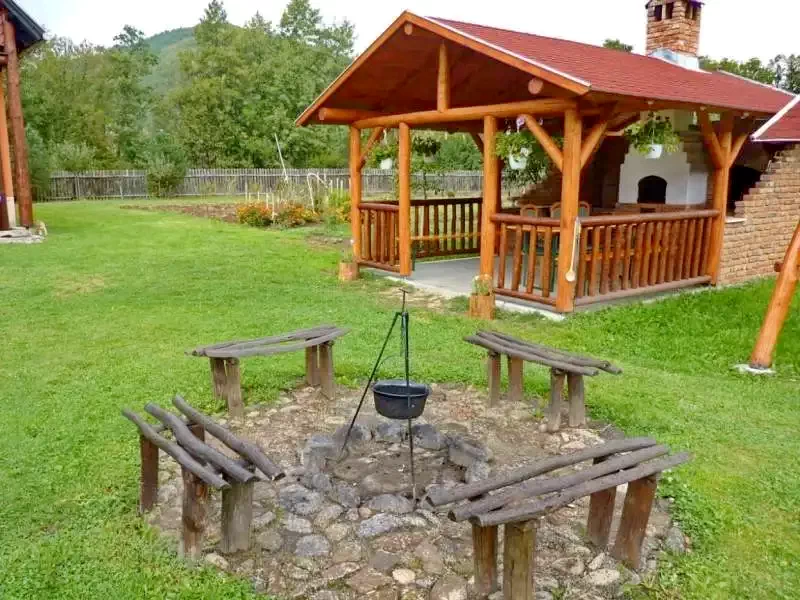 Sub Cetate Cazare | Cabană (K1140-28) Imaginea poate fi supusă drepturilor de autor. Se recomandă contactarea titularului drepturilor. Sub Cetate Cazare | Cabană (K1140-28) Imaginea poate fi supusă drepturilor de autor. Se recomandă contactarea titularului drepturilor.