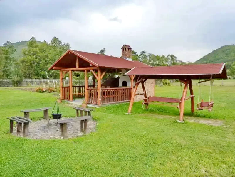 Sub Cetate Cazare | Cabană (K1140-31) Imaginea poate fi supusă drepturilor de autor. Se recomandă contactarea titularului drepturilor. Sub Cetate Cazare | Cabană (K1140-31) Imaginea poate fi supusă drepturilor de autor. Se recomandă contactarea titularului drepturilor.