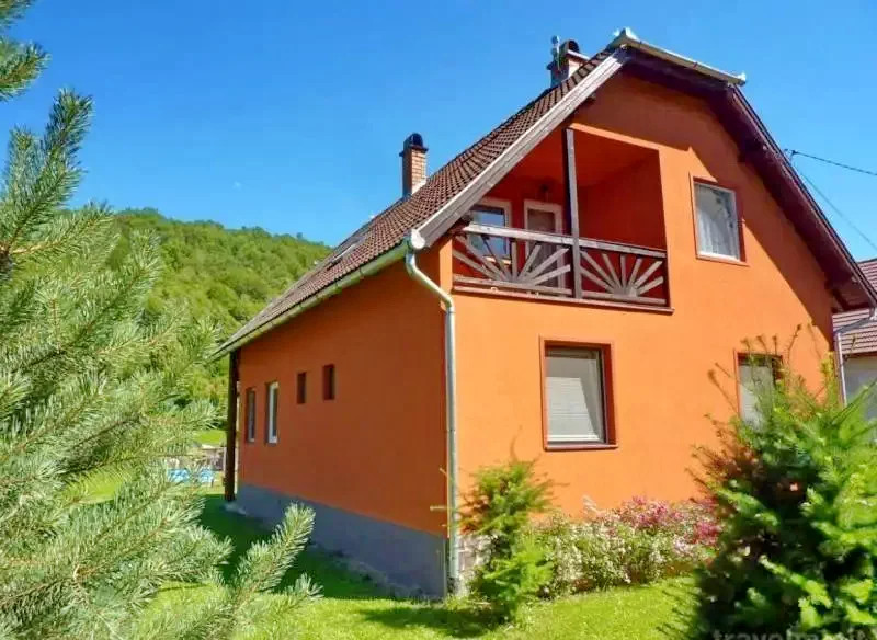 Sub Cetate Cazare | Cabană (K1140-33) Imaginea poate fi supusă drepturilor de autor. Se recomandă contactarea titularului drepturilor. Sub Cetate Cazare | Cabană (K1140-33) Imaginea poate fi supusă drepturilor de autor. Se recomandă contactarea titularului drepturilor.