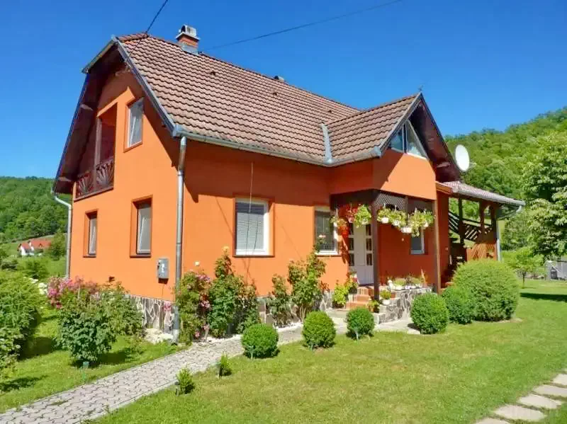 Sub Cetate Cazare | Cabană (K1140-36) Imaginea poate fi supusă drepturilor de autor. Se recomandă contactarea titularului drepturilor. Sub Cetate Cazare | Cabană (K1140-36) Imaginea poate fi supusă drepturilor de autor. Se recomandă contactarea titularului drepturilor.