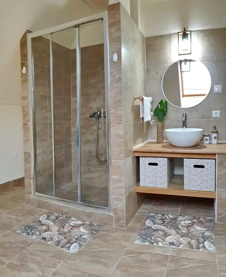 Sub Cetate Cazare | Cabană (K1390-4) Imaginea poate fi supusă drepturilor de autor. Se recomandă contactarea titularului drepturilor. Sub Cetate Cazare | Cabană (K1390-4) Imaginea poate fi supusă drepturilor de autor. Se recomandă contactarea titularului drepturilor.