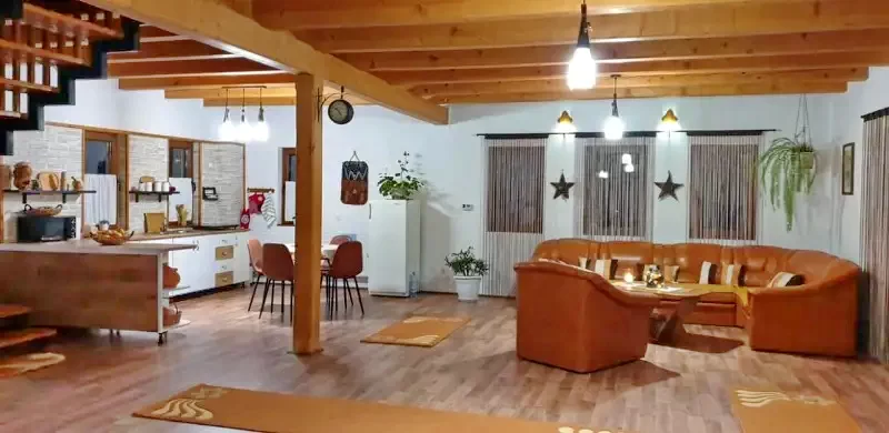 Zeteváralja Szállás | Kulcsosház (K1390-7) A kép szerzői jogvédelem alatt állhat. Javasolt a kapcsolatfelvétel a jog tulajdonossal. Zeteváralja Szállás | Kulcsosház (K1390-7) A kép szerzői jogvédelem alatt állhat. Javasolt a kapcsolatfelvétel a jog tulajdonossal.