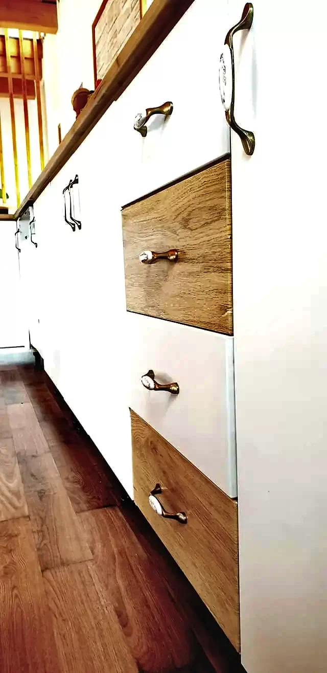 Sub Cetate Cazare | Sat de vacanță (K1390-16) Imaginea poate fi supusă drepturilor de autor. Se recomandă contactarea titularului drepturilor.