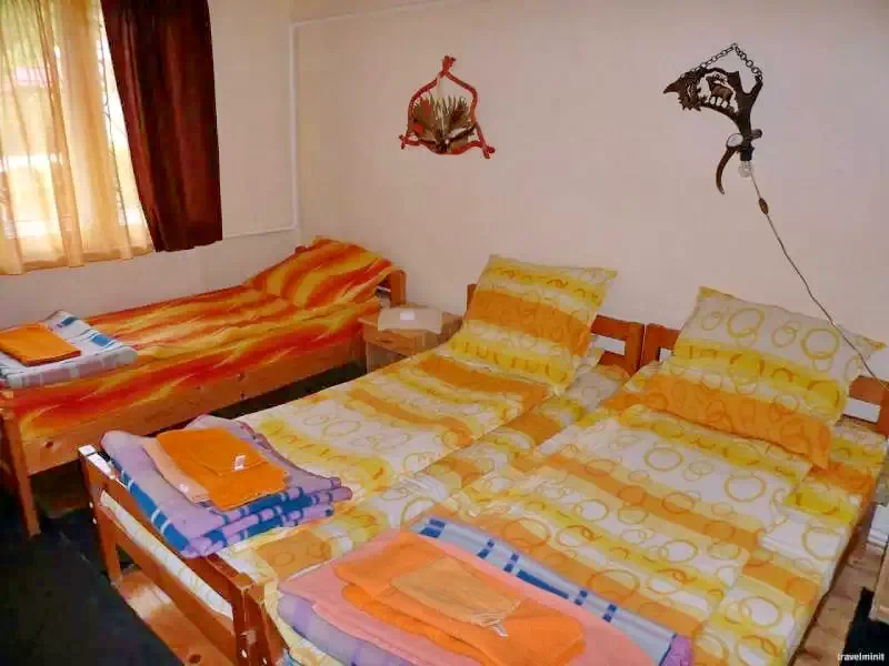 Libán Szállás | Üdülőfalu (K1218-29) A kép szerzői jogvédelem alatt állhat. Javasolt a kapcsolatfelvétel a jog tulajdonossal.