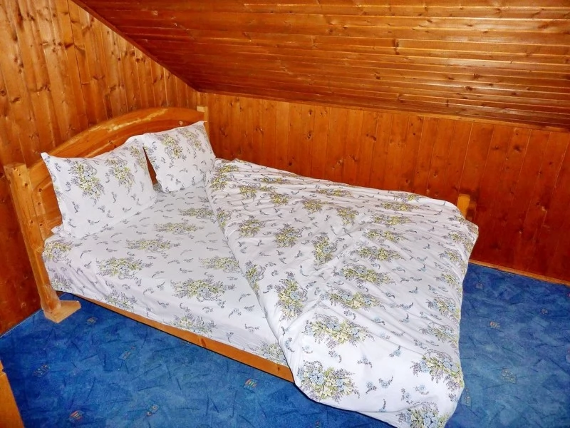 Vărșag Cazare | Sat de vacanță (K0022-8) Imaginea poate fi supusă drepturilor de autor. Se recomandă contactarea titularului drepturilor.