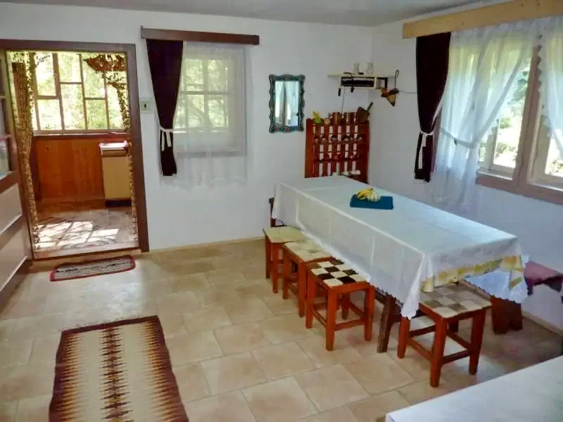 Vărșag Cazare | Cabană (K0518-2) Imaginea poate fi supusă drepturilor de autor. Se recomandă contactarea titularului drepturilor.