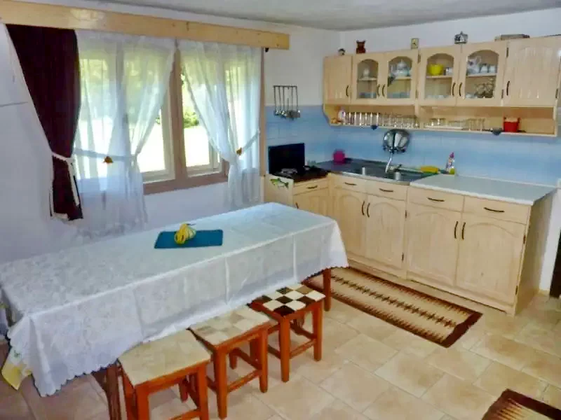 Vărșag Cazare | Cabană (K0518-4) Imaginea poate fi supusă drepturilor de autor. Se recomandă contactarea titularului drepturilor.