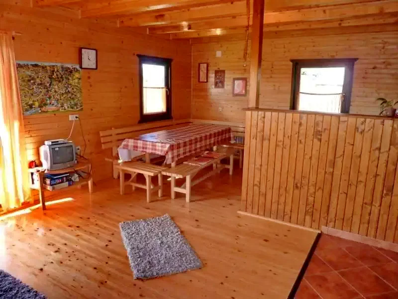 Vărșag Cazare | Motel (K0545-13) Imaginea poate fi supusă drepturilor de autor. Se recomandă contactarea titularului drepturilor.