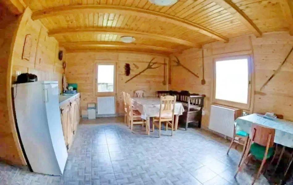 Vărșag Cazare | Cabană (K1155-2) Imaginea poate fi supusă drepturilor de autor. Se recomandă contactarea titularului drepturilor. Vărșag Cazare | Cabană (K1155-2) Imaginea poate fi supusă drepturilor de autor. Se recomandă contactarea titularului drepturilor.