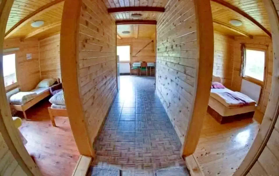 Vărșag Cazare | Cabană (K1155-3) Imaginea poate fi supusă drepturilor de autor. Se recomandă contactarea titularului drepturilor. Vărșag Cazare | Cabană (K1155-3) Imaginea poate fi supusă drepturilor de autor. Se recomandă contactarea titularului drepturilor.