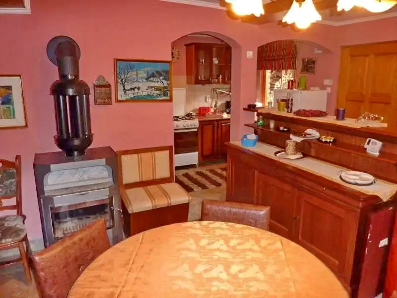 Izvoare Cazare | Cabană (K0281-3) Imaginea poate fi supusă drepturilor de autor. Se recomandă contactarea titularului drepturilor. Izvoare Cazare | Cabană (K0281-3) Imaginea poate fi supusă drepturilor de autor. Se recomandă contactarea titularului drepturilor.