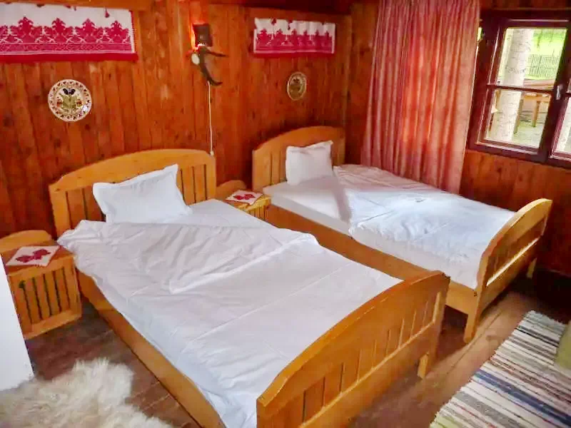 Izvoare Cazare | Sat de vacanță (K0281-33) Imaginea poate fi supusă drepturilor de autor. Se recomandă contactarea titularului drepturilor.