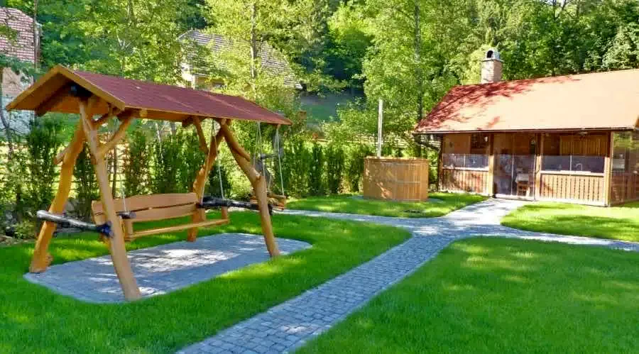 Ivó Szállás | Üdülőfalu (K0386-1) A kép szerzői jogvédelem alatt állhat. Javasolt a kapcsolatfelvétel a jog tulajdonossal.