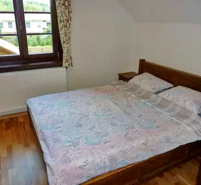 Izvoare Cazare | Sat de vacanță (K0386-17) Imaginea poate fi supusă drepturilor de autor. Se recomandă contactarea titularului drepturilor.