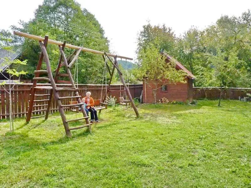 Izvoare Cazare | Sat de vacanță (K0390-9) Imaginea poate fi supusă drepturilor de autor. Se recomandă contactarea titularului drepturilor.