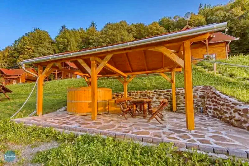 Izvoare Cazare | Bungalow (K0403-2) Imaginea poate fi supusă drepturilor de autor. Se recomandă contactarea titularului drepturilor.