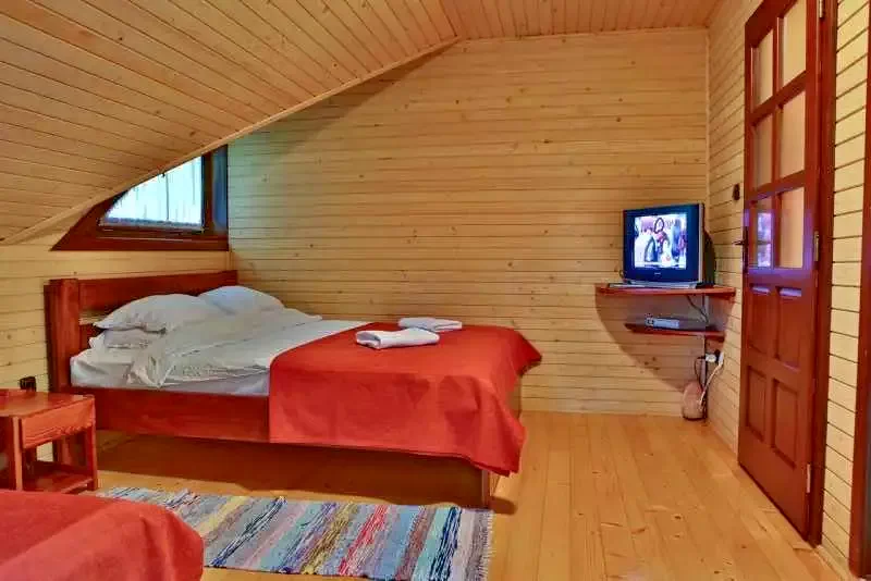 Izvoare Cazare | Casă de apartamente (K0403-11) Imaginea poate fi supusă drepturilor de autor. Se recomandă contactarea titularului drepturilor.