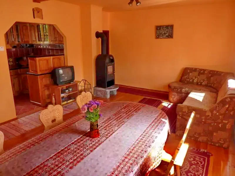 Izvoare Cazare | Cabană (K0404-16) Imaginea poate fi supusă drepturilor de autor. Se recomandă contactarea titularului drepturilor. Izvoare Cazare | Cabană (K0404-16) Imaginea poate fi supusă drepturilor de autor. Se recomandă contactarea titularului drepturilor.