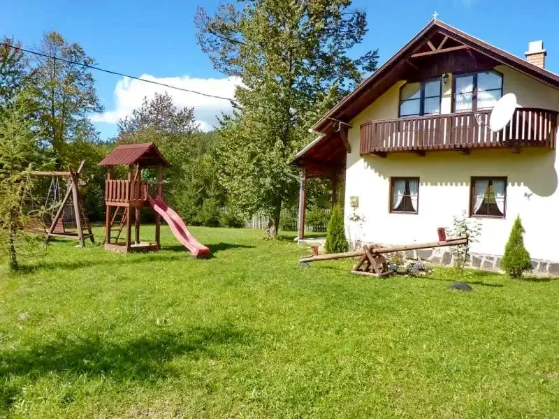 Izvoare Cazare | Sat de vacanță (K0404-39) Imaginea poate fi supusă drepturilor de autor. Se recomandă contactarea titularului drepturilor.