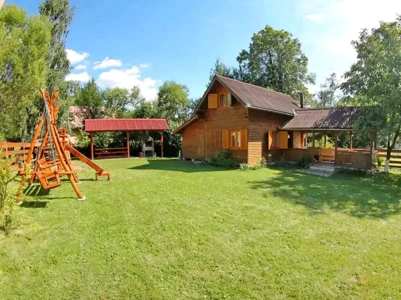 Izvoare Cazare | Sat de vacanță (K0405-2) Imaginea poate fi supusă drepturilor de autor. Se recomandă contactarea titularului drepturilor.