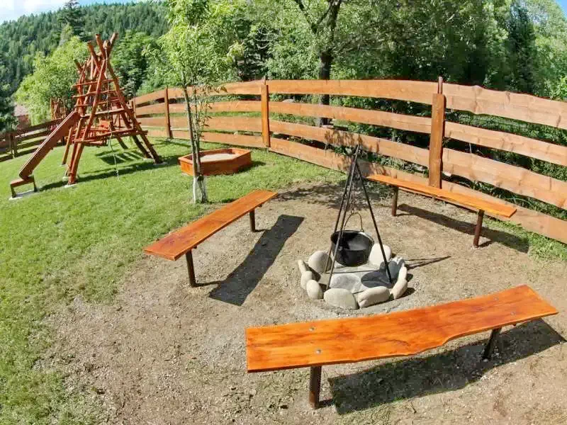 Ivó Szállás | Üdülőfalu (K0405-10) A kép szerzői jogvédelem alatt állhat. Javasolt a kapcsolatfelvétel a jog tulajdonossal.