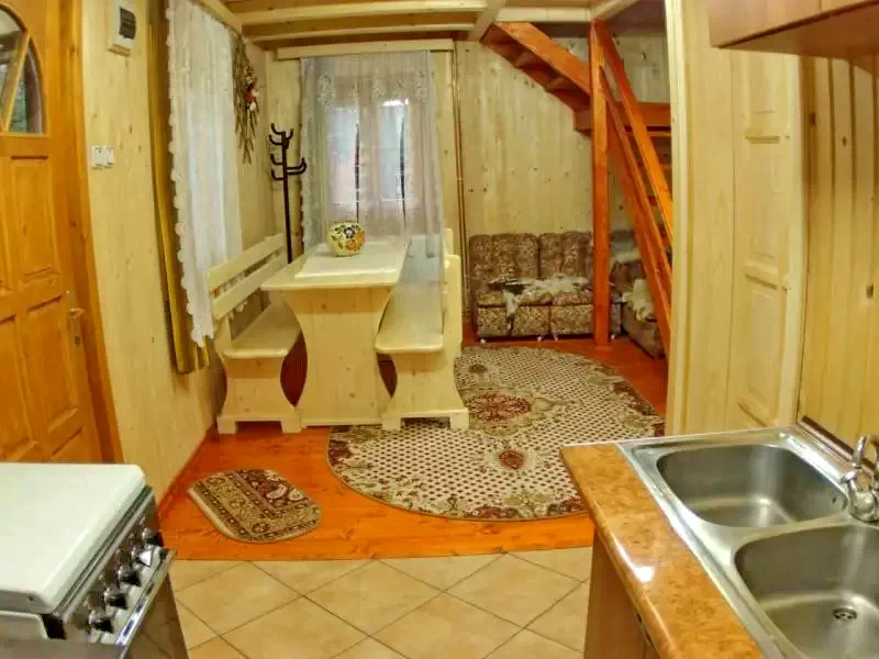 Cazare Izvoare - Cabana Hanes János II. | Ivó - Hanes János Menedékház II.. Imaginea poate fi supusă drepturilor de autor. Se recomandă contactarea titularului drepturilor.