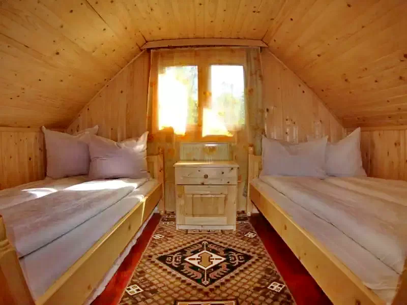 Ivó Szállás | Üdülőfalu (K0405-25) A kép szerzői jogvédelem alatt állhat. Javasolt a kapcsolatfelvétel a jog tulajdonossal.