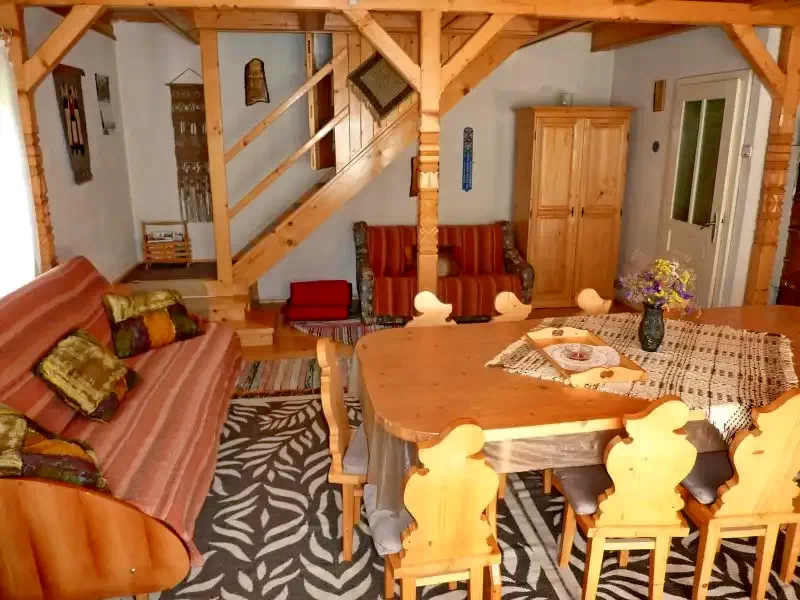 Izvoare Cazare | Sat de vacanță (K0727-9) Imaginea poate fi supusă drepturilor de autor. Se recomandă contactarea titularului drepturilor.