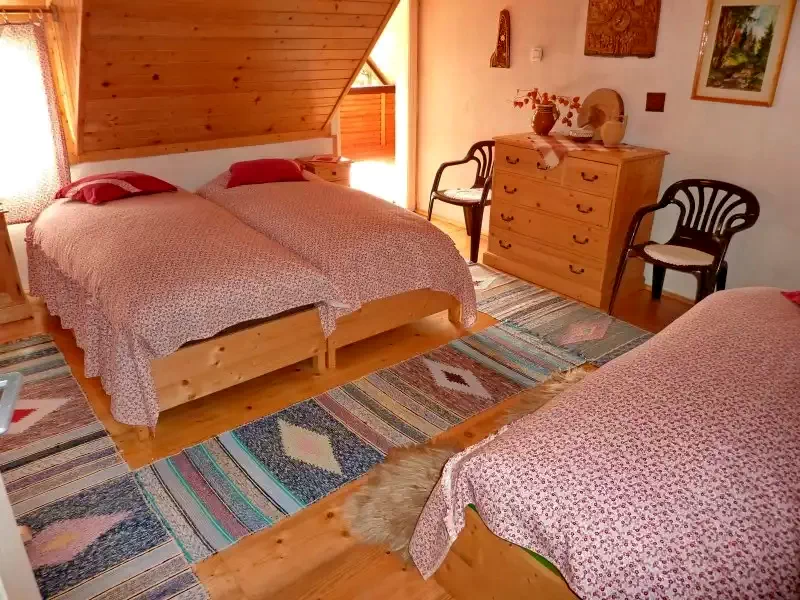 Izvoare Cazare | Sat de vacanță (K0727-30) Imaginea poate fi supusă drepturilor de autor. Se recomandă contactarea titularului drepturilor.