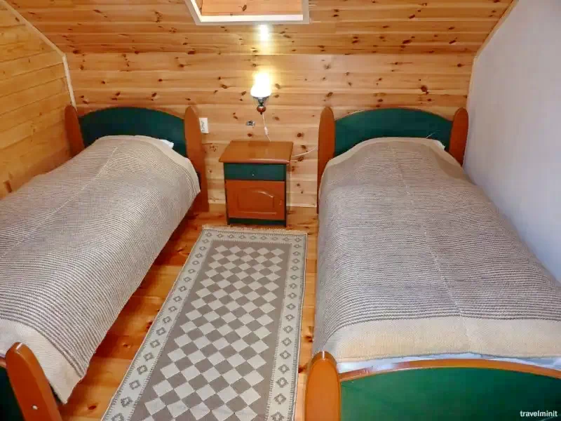 Izvoare Cazare | Sat de vacanță (K0729-45) Imaginea poate fi supusă drepturilor de autor. Se recomandă contactarea titularului drepturilor.