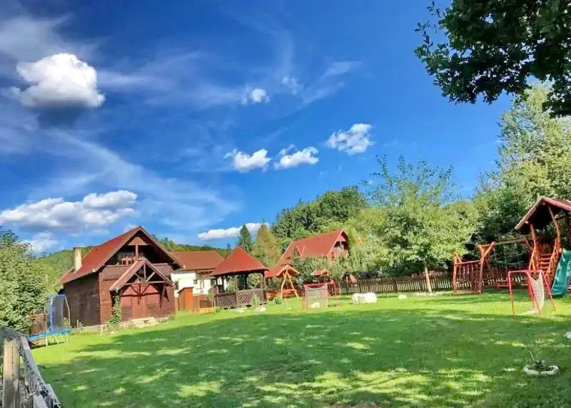 Izvoare Cazare | Sat de vacanță (K0889-3) Imaginea poate fi supusă drepturilor de autor. Se recomandă contactarea titularului drepturilor.