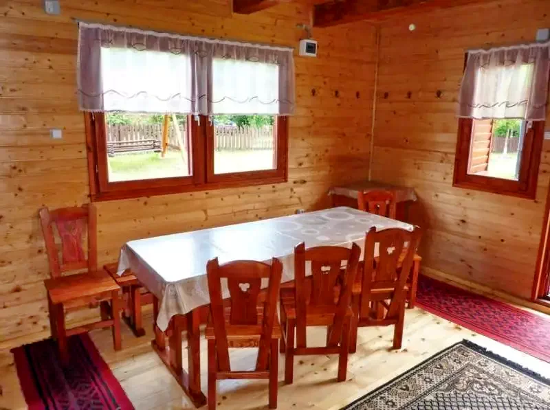 Izvoare Cazare | Sat de vacanță (K0889-31) Imaginea poate fi supusă drepturilor de autor. Se recomandă contactarea titularului drepturilor.