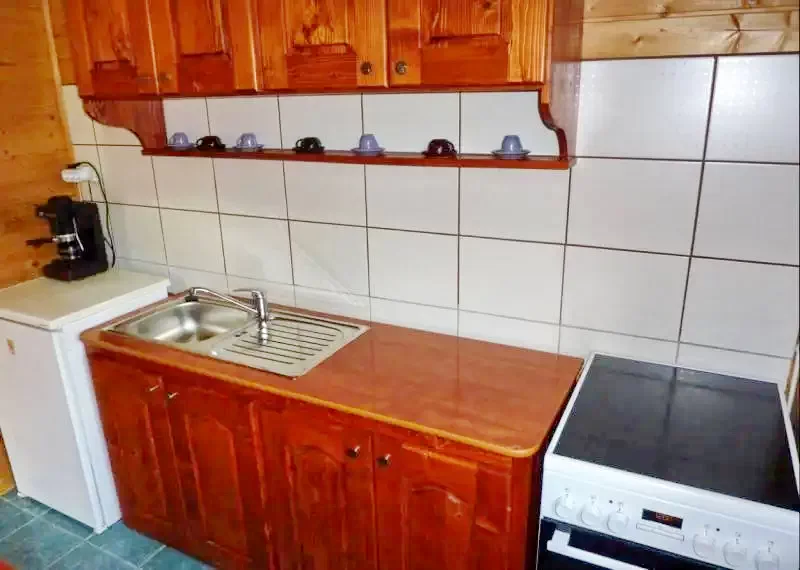 Izvoare Cazare | Sat de vacanță (K0889-33) Imaginea poate fi supusă drepturilor de autor. Se recomandă contactarea titularului drepturilor.