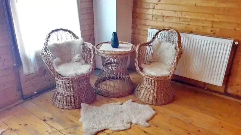 Izvoare Cazare | Sat de vacanță (K1199-14) Imaginea poate fi supusă drepturilor de autor. Se recomandă contactarea titularului drepturilor.