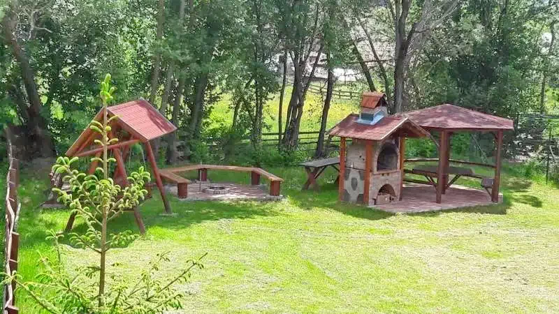 Cazare Izvoare - Cabana Hunor-Magor | Ivó - Hunor-Magor Kulcsosház, Kőfalvi Attila. Imaginea poate fi supusă drepturilor de autor. Se recomandă contactarea titularului drepturilor.