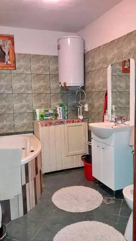 Cazare Izvoare - Cabana Hunor-Magor | Ivó - Hunor-Magor Kulcsosház, Kőfalvi Attila. Imaginea poate fi supusă drepturilor de autor. Se recomandă contactarea titularului drepturilor.