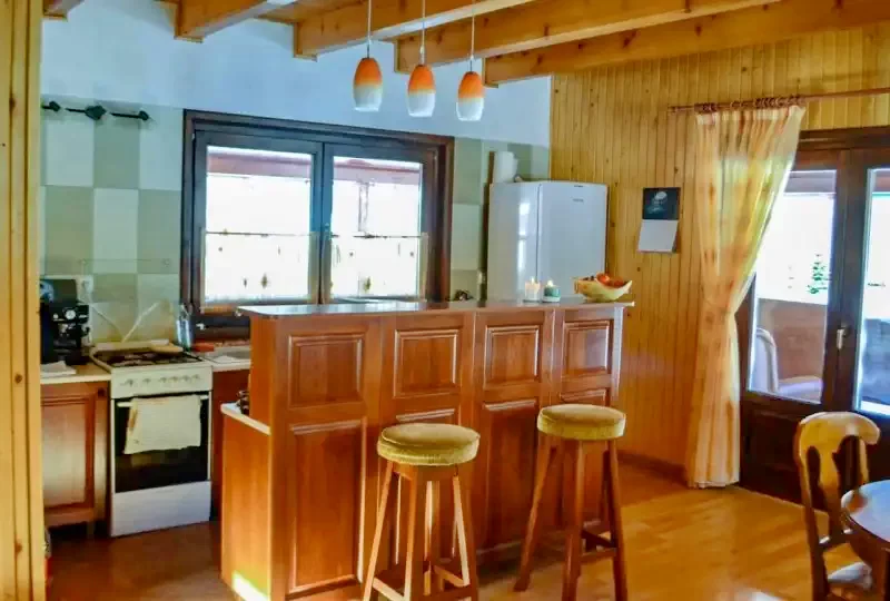 Izvoare Cazare | Sat de vacanță (K1395-3) Imaginea poate fi supusă drepturilor de autor. Se recomandă contactarea titularului drepturilor.