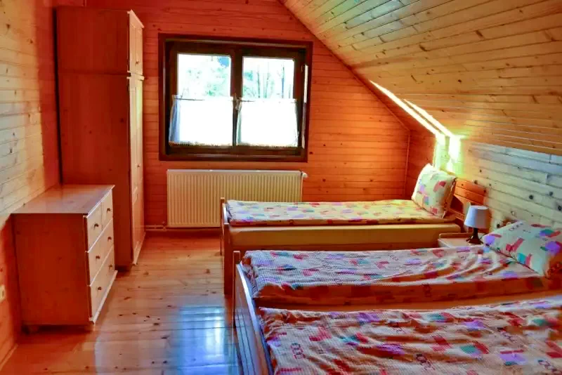 Izvoare Cazare | Sat de vacanță (K1395-21) Imaginea poate fi supusă drepturilor de autor. Se recomandă contactarea titularului drepturilor.