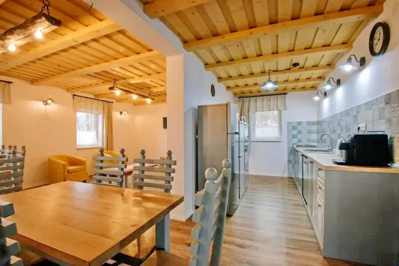 Izvoare Cazare | Sat de vacanță (K1398-2) Imaginea poate fi supusă drepturilor de autor. Se recomandă contactarea titularului drepturilor.