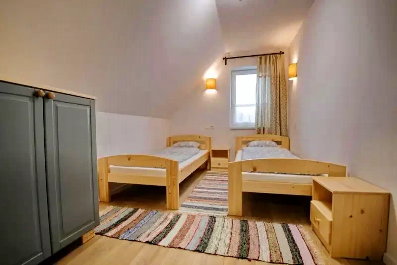 Ivó Szállás | Üdülőfalu (K1398-10) A kép szerzői jogvédelem alatt állhat. Javasolt a kapcsolatfelvétel a jog tulajdonossal.